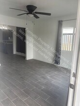 118-120 E Century Blvd in Los Angeles, CA - Building Photo - Building Photo
