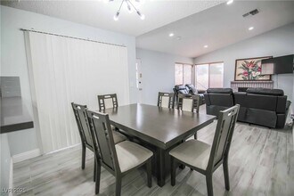 7399 Topeka Dr in Las Vegas, NV - Building Photo - Building Photo