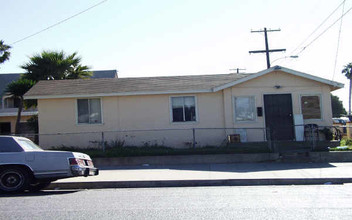 619-621 N Freeman St in Oceanside, CA - Building Photo - Building Photo