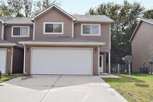 2411 Deerfield Blvd in Junction City, KS - Building Photo