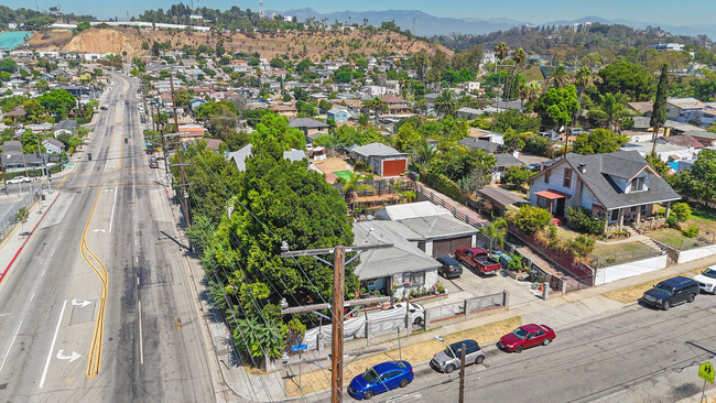 4307-4309 Dozier St in East Los Angeles, CA - Building Photo - Building Photo