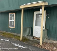 143 Vedder Rd, Unit 4 in Catskill, NY - Building Photo