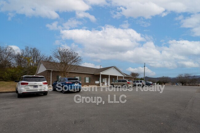 305 Grady Rd in Etowah, TN - Building Photo - Building Photo