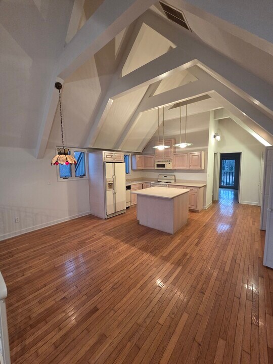 548 River Bend Rd in Great Falls, VA - Building Photo