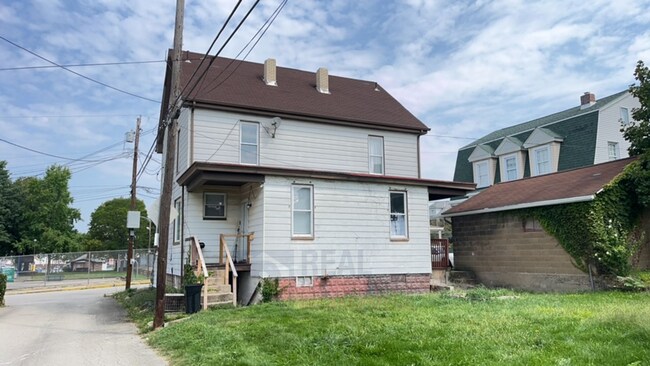 108-110 Rankin St-Unit -Unit 108 in New Kensington, PA - Building Photo - Building Photo