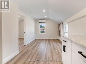 132 Waterloo St in Fort Erie, ON - Foto de edificio - Building Photo