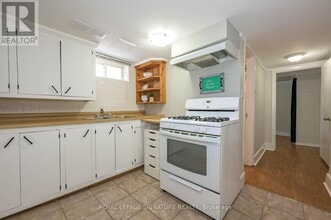 696 Queens Ave in London, ON - Building Photo - Building Photo