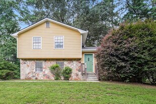 3773 Ferncliff Rd SW in Snellville, GA - Building Photo