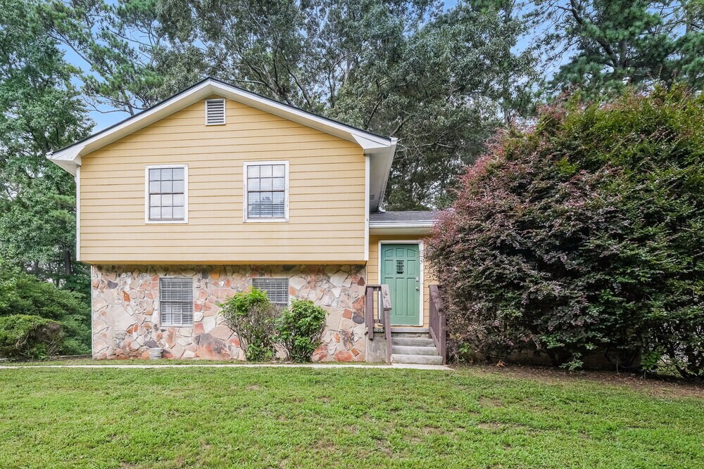3773 Ferncliff Rd SW in Snellville, GA - Building Photo