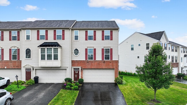 380 Sunrise Dr in Carnegie, PA - Foto de edificio - Building Photo