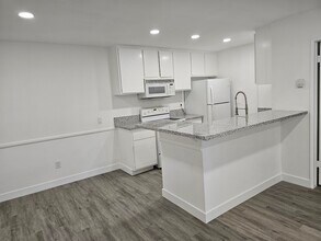 23515 Lyons Ave, Unit 169 in Santa Clarita, CA - Building Photo - Building Photo