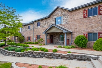 Lake Park Reserve in St. Francis, WI - Foto de edificio - Building Photo