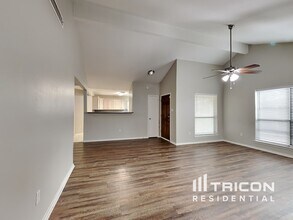 3521 Kirby Creek Dr in Grand Prairie, TX - Building Photo - Building Photo