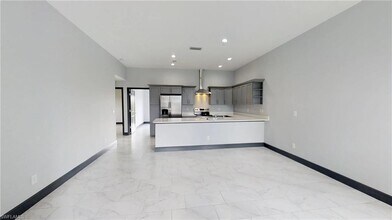 1315-1315 NE 8th Pl in Cape Coral, FL - Foto de edificio - Building Photo