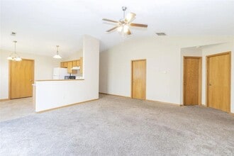 1618 Hickory Ln in Junction City, KS - Building Photo - Building Photo