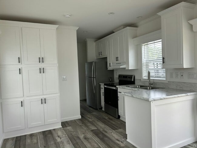 6105 Land O' Lakes Blvd in Land O Lakes, FL - Building Photo - Building Photo