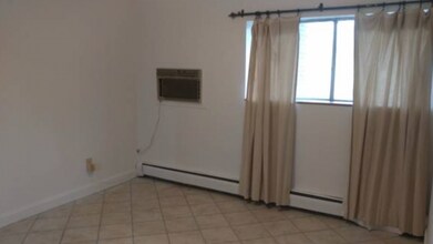 140 Kenrick St in Boston, MA - Building Photo - Building Photo