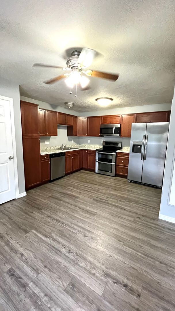 8042 Copperfield Pl in Magna, UT - Foto de edificio - Building Photo