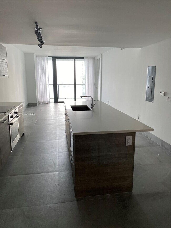 650 NE 32nd St, Unit 4102 in Miami, FL - Building Photo - Building Photo