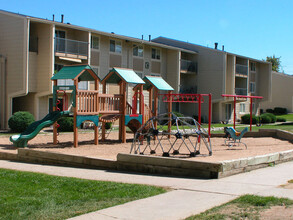 Timberleaf Apartments in Lakewood, CO - Foto de edificio - Building Photo