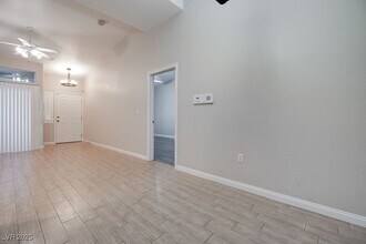 2305 W Horizon Ridge Pkwy in Henderson, NV - Building Photo - Building Photo