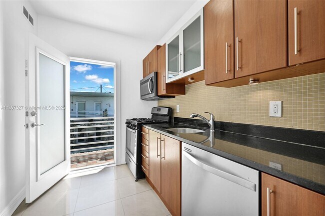 320 85th St in Miami Beach, FL - Building Photo - Building Photo