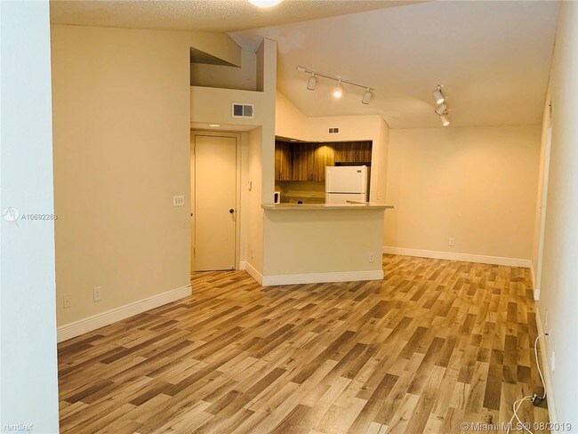 12430 Vista Isles Dr-Unit -Apt 1324 in Plantation, FL - Building Photo - Building Photo