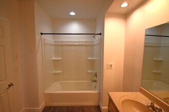 995 Cleveland St in Lebanon, OR - Building Photo - Building Photo