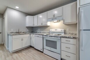 Arbor Arms Apartments in Madison, WI - Building Photo