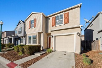461 Ashwick Loop in Sacramento, CA - Building Photo - Building Photo