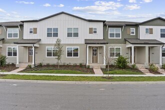 17538 Northlake Grv Dr in Oakland, FL - Building Photo - Building Photo