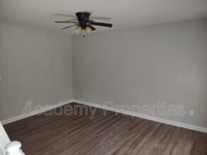 130 Meadowbrook Ct in Fayetteville, GA - Foto de edificio - Building Photo