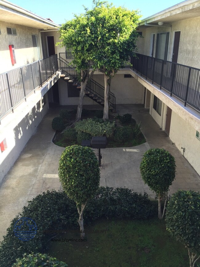 1532 W. 257th St. in Harbor City, CA - Foto de edificio - Building Photo