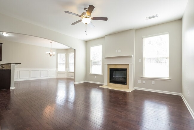 5051 Saphire Ct in Douglasville, GA - Foto de edificio - Building Photo