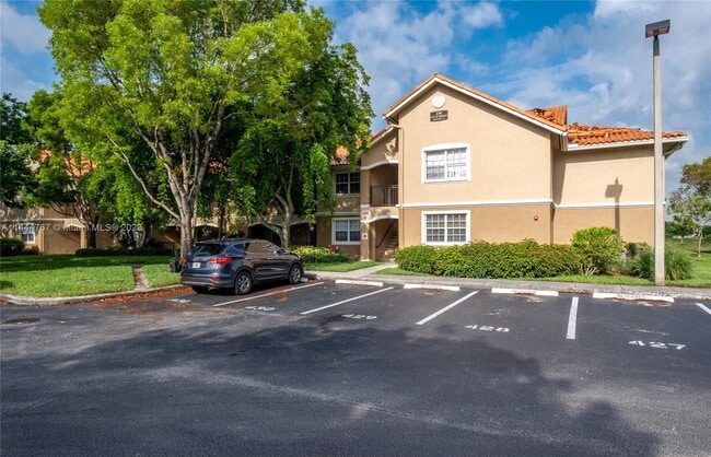 230 SW 117th Ter, Unit LIKE NEW CONDO in Pembroke Pines, FL - Foto de edificio - Building Photo