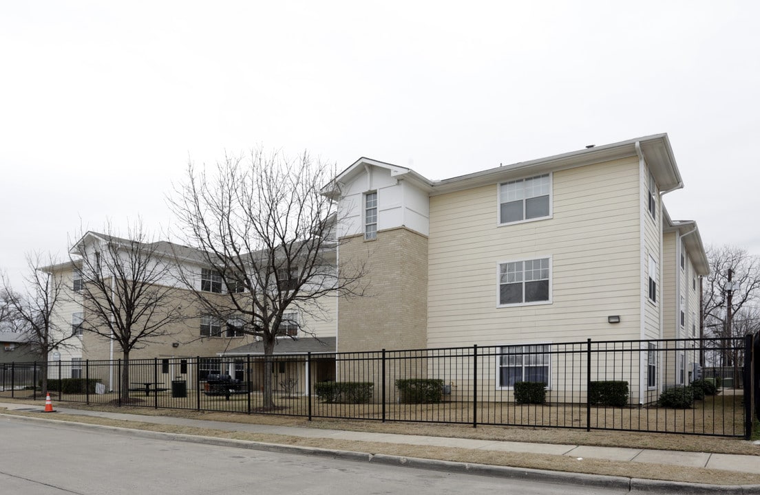 Aya Village in Dallas, TX - Foto de edificio