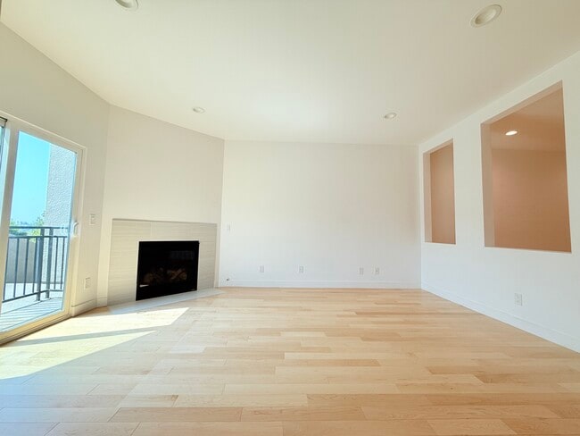 1878 N Alvarado St in Los Angeles, CA - Building Photo - Building Photo