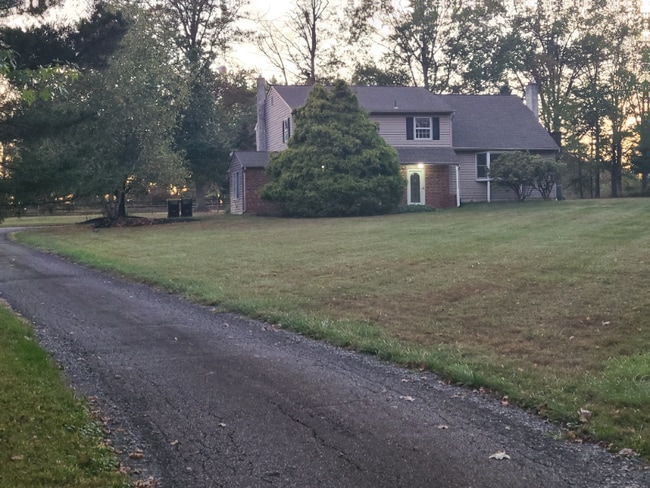 48 Limekiln Rd in Doylestown, PA - Foto de edificio - Building Photo