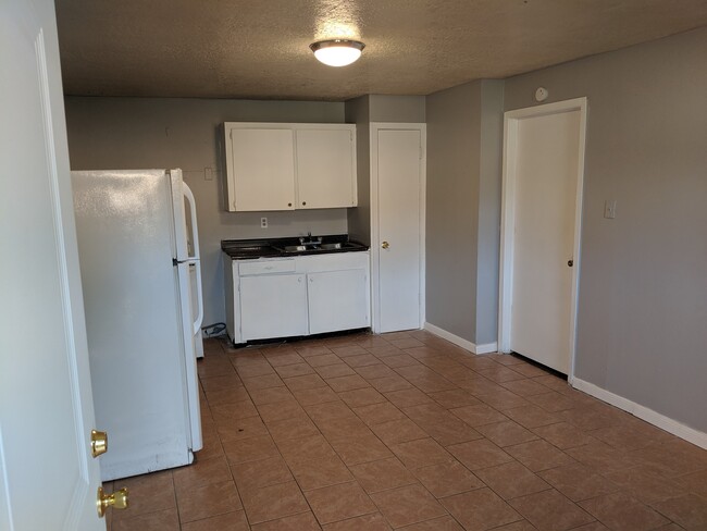 615 Adams St in Beaumont, TX - Building Photo - Interior Photo