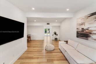 11430 SW 52nd Terrace in Miami, FL - Building Photo - Building Photo