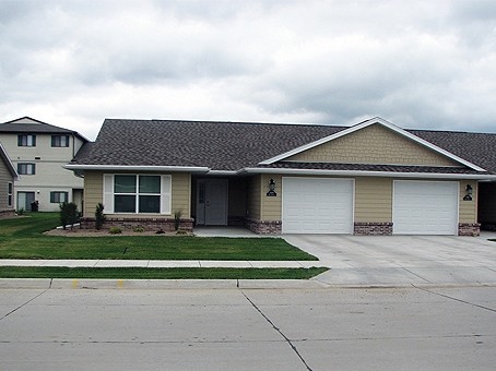 Eastbrooke Gardens in Kearney, NE - Building Photo