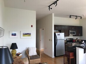 1706 18th Ave S, Unit 213 in Nashville, TN - Building Photo - Building Photo