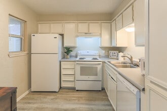 Canyon Apartments in Lubbock, TX - Foto de edificio - Building Photo