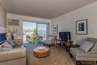 Village of Royal Oak Apartments in Royal Oak, MI - Building Photo - Building Photo