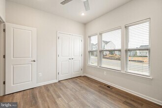 148 Huntwell W Ave in Ranson, WV - Building Photo - Building Photo