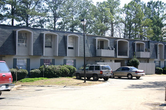 Chateau Dunwoody in Atlanta, GA - Building Photo - Building Photo