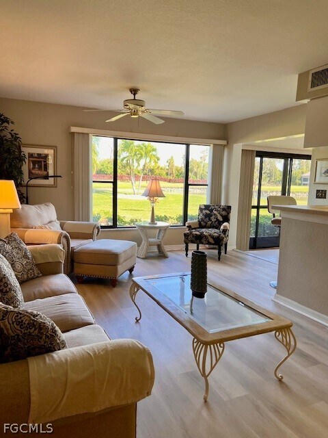 5905 Trailwinds Dr in Ft. Myers, FL - Building Photo - Building Photo