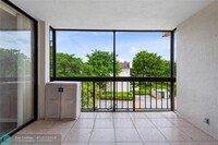 8429 Forest Hills Dr in Coral Springs, FL - Foto de edificio - Building Photo