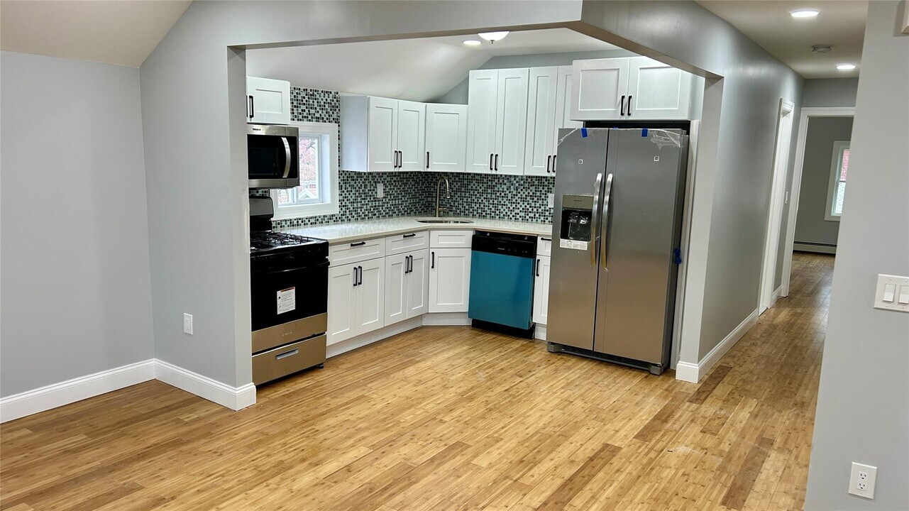 119-28 194th St in Queens, NY - Building Photo