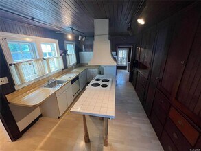 146 Bayview Ave-Unit -B in Northport, NY - Building Photo - Building Photo